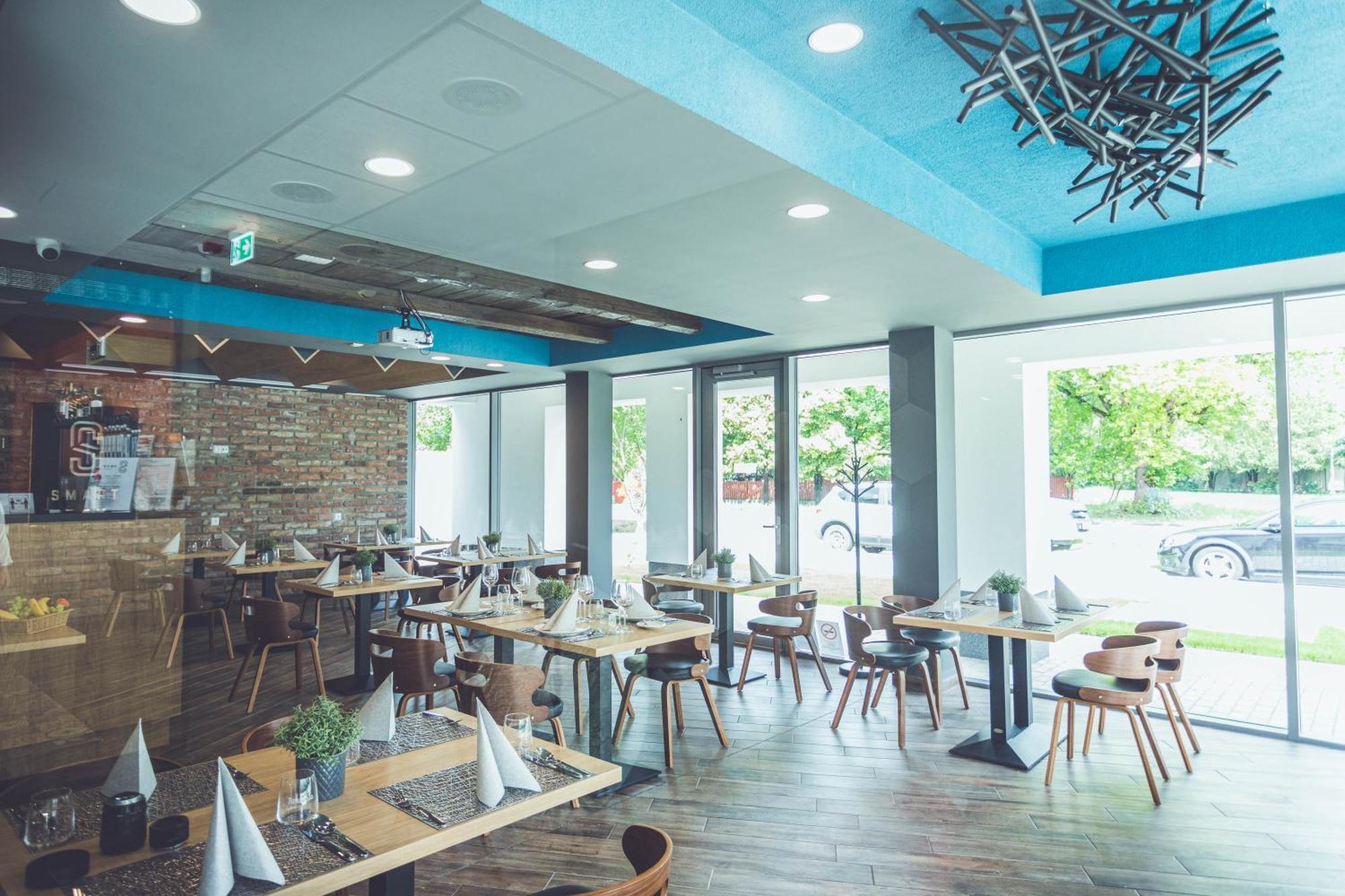 Smart Htl Hotel Korosladany ภายนอก รูปภาพ
